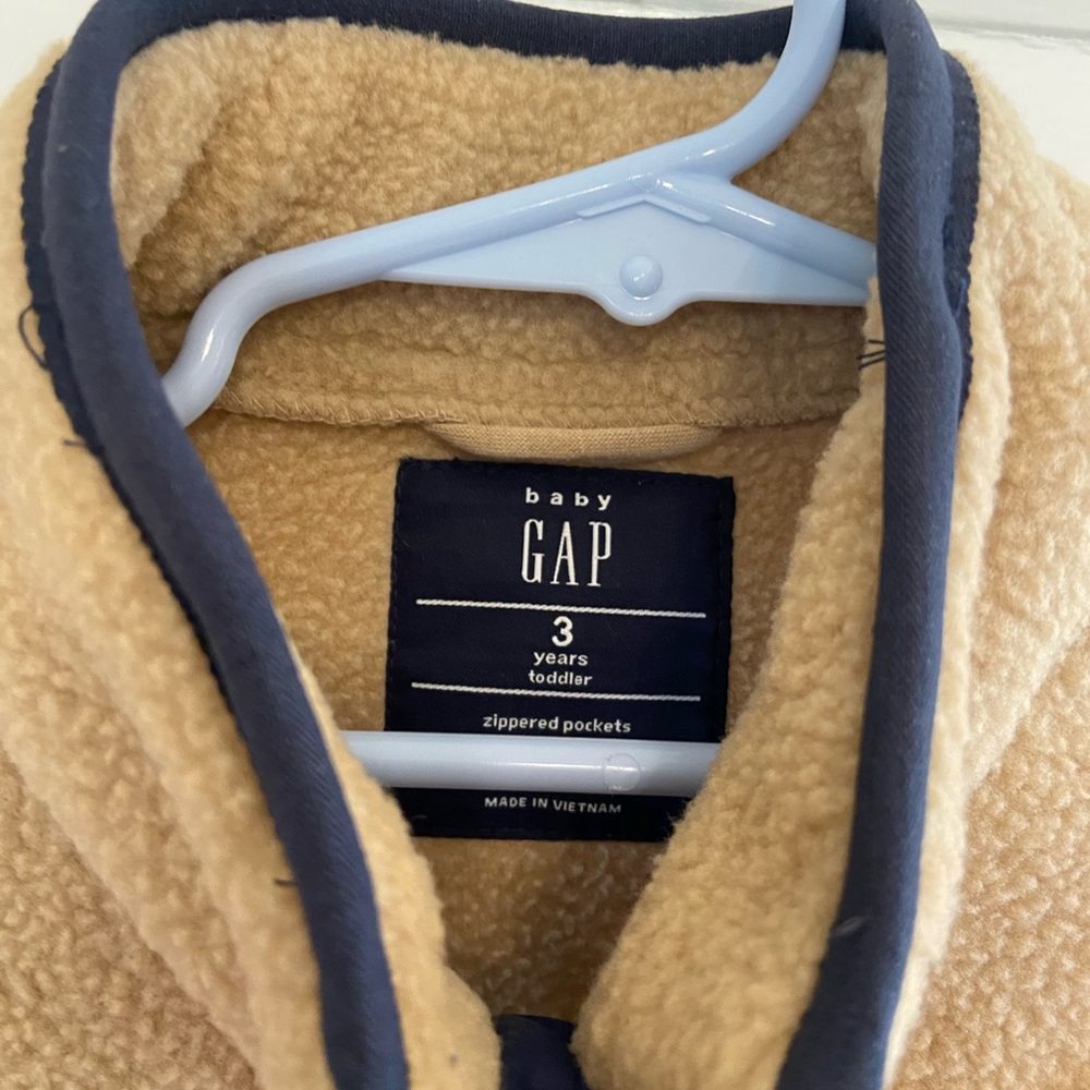 Gap Sherpa vest - Picture 3 of 4